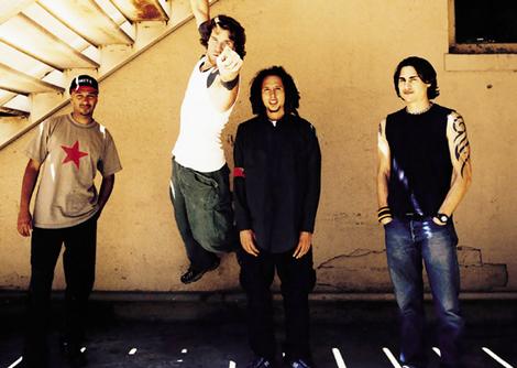 rageagainstthemachine003_wideweb__470x3340 rageagainstthemachine003_wideweb__470x3340